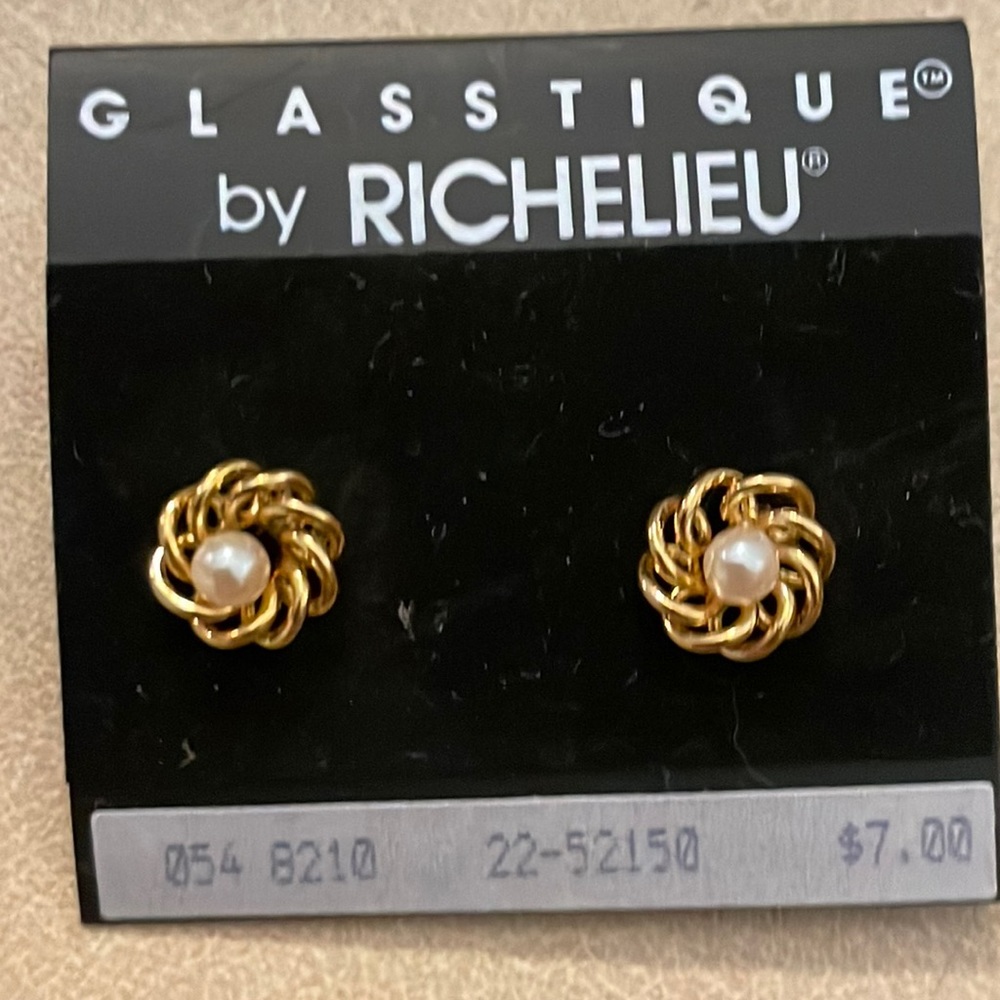 Richelieu Glasstique Gold Tone Swirl and Faux Pearl Stud